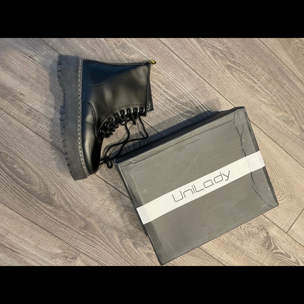 UniLady Combat Boots